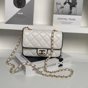 Chanel-Pearl Classic Panda Flap A TierHandbag (white)